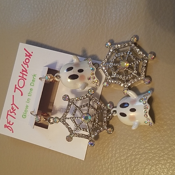 Betsey Johnson ghost web dangle earrings - Picture 4 of 5